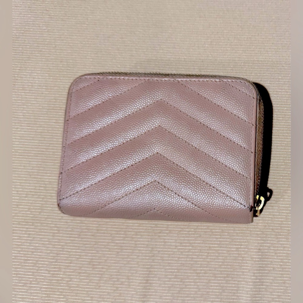 ✨Host Pick✨ Yves Saint Laurent Preloved Pale pink Quilted bifold Leather Wallet - Picture 3 of 16